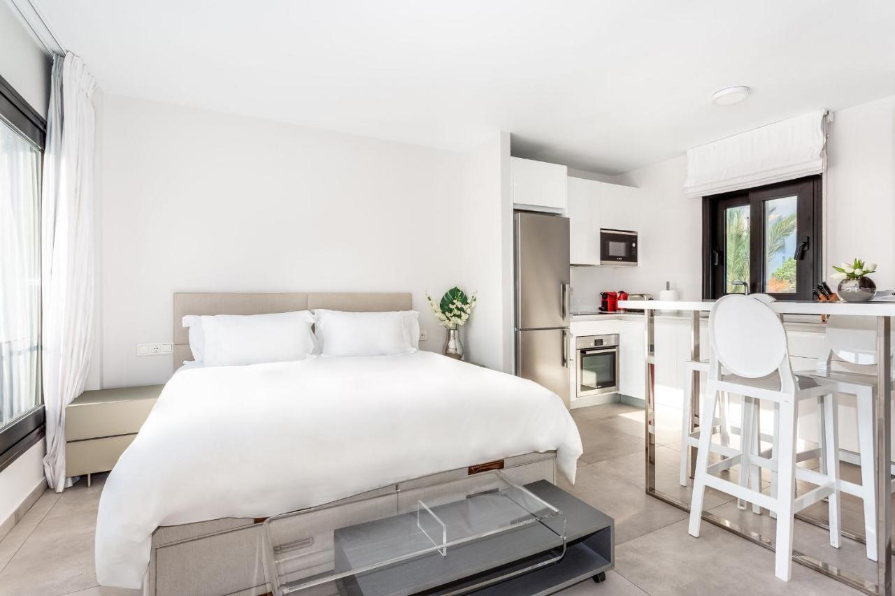 By Riva - Chic, Contemporary Studio In Puerto Banus Gardens Марбеля Екстериор снимка